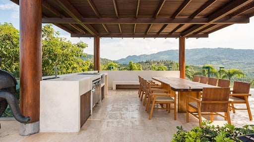 Praana Residence Dining area