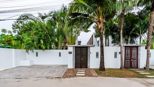 Primrose Villa Parking areas