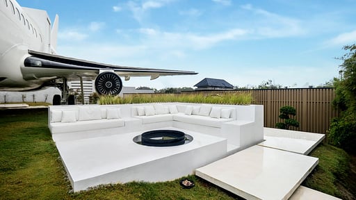 Private Jet Villa Living room 2