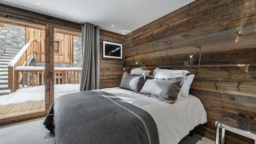 Chalet Pure Black Crystal Bedroom 4