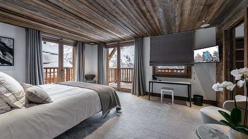 Chalet Pure Black Crystal Bedroom 3