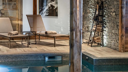 Chalet Pure Black Crystal Swimming pool