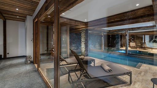 Chalet Pure Black Crystal Swimming pool