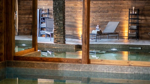 Chalet Pure White Crystal Schwimmbad