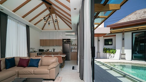 Rawayana Central Park Five Bedroom Deluxe Villa Living room