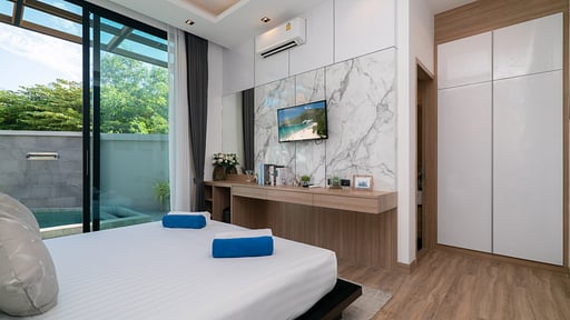 Rawayana Central Park Five Bedroom Deluxe Villa Bedroom 1