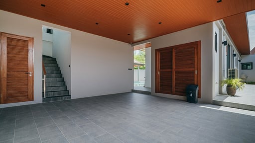 Rawayana Central Park Five Bedroom Deluxe Villa Parking areas