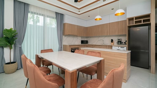 Rawayana Central Park Four Bedroom Deluxe Villa Dining area