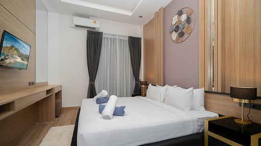 Rawayana Central Park Three Bedroom Deluxe Villa Bedroom 1