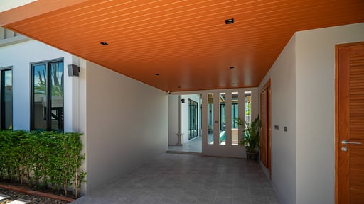 Rawayana Central Park Three Bedroom Deluxe Villa Parking areas