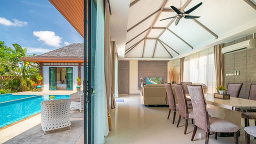 Rawayana West Five Bedroom Villa Dining area