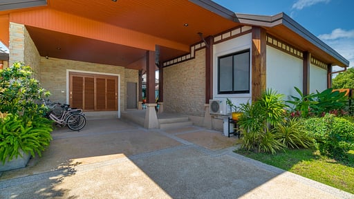 Rawayana West Five Bedroom Villa Parking areas