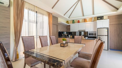 Rawayana West Five Bedroom Villa Dining area