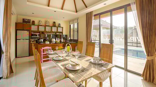 Rawayana West Four Bedroom Villa Salle à manger