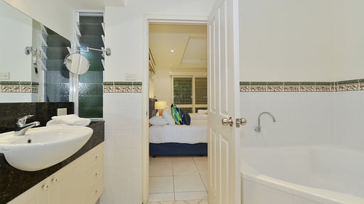 Reef Villa Port Douglas Bedroom 1