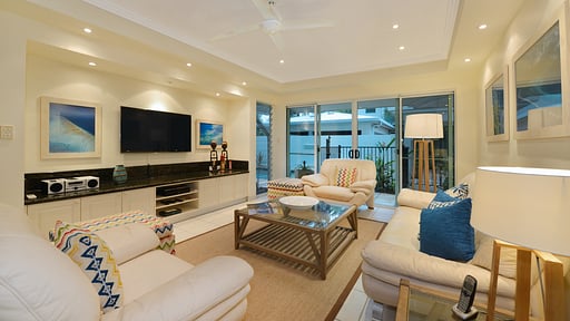 Reef Villa Port Douglas Living room