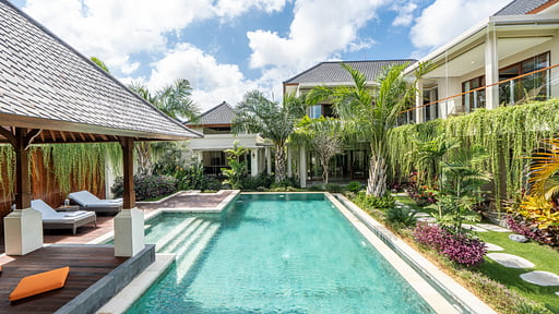 Reillo Estate Swimming pool 2