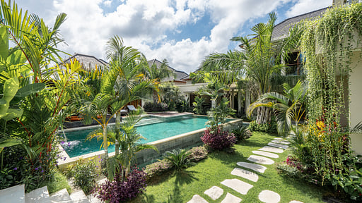 Reillo Estate Swimming pool 1