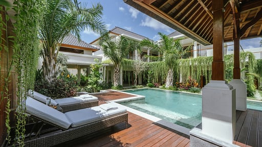 Reillo Estate Swimming pool 1
