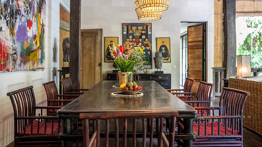 Villa River Garden Dining area