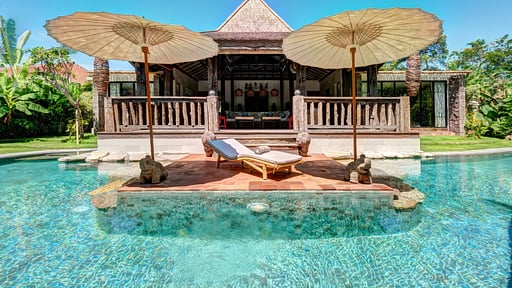 Villa River Garden Swimming pool