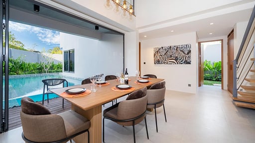 Riverhouse Villa Dining area