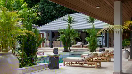 Riverside Villa Swimming pool
