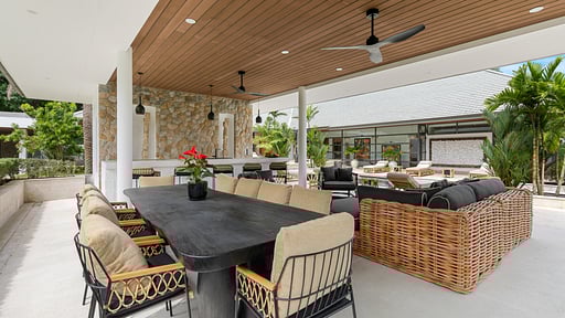 Riverside Villa Dining area