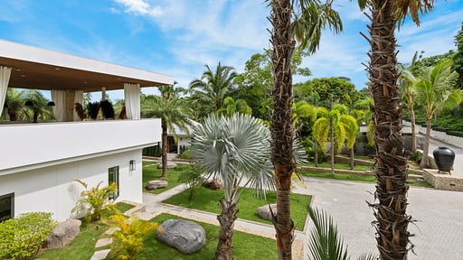 Riverside Villa Garden