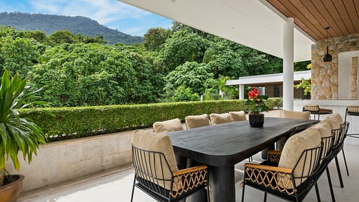 Riverside Villa Dining area