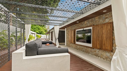 Riverside Villa Living room 2