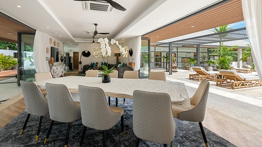 Riverside Villa Dining area