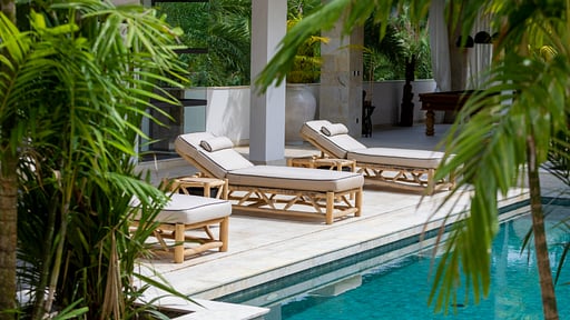 Riverside Villa Swimming pool