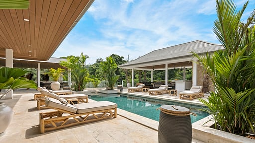 Riverside Villa Swimming pool