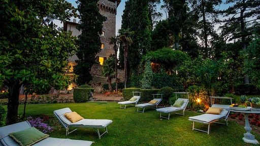 Rocca di Cetona - a Medieval Castle Jardin