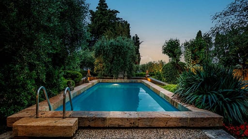 Rocca di Cetona - a Medieval Castle Piscine