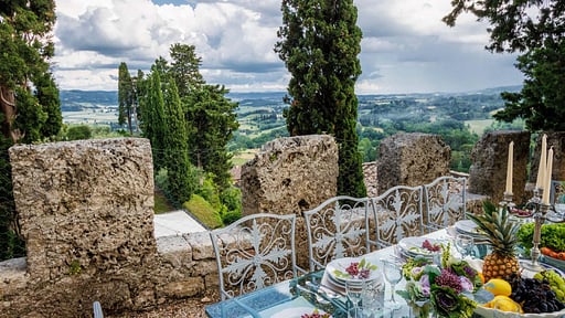 Rocca di Cetona - a Medieval Castle Salle à manger