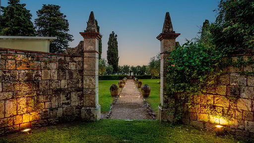Rocca di Cetona - a Medieval Castle Jardin