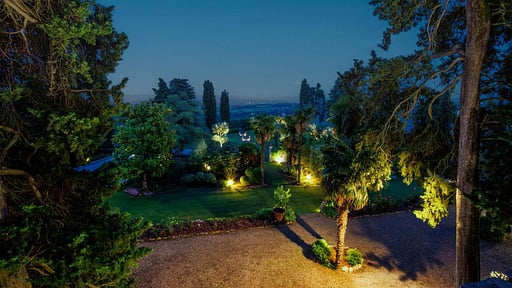 Rocca di Cetona - a Medieval Castle Jardin