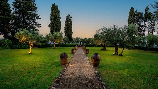 Rocca di Cetona - a Medieval Castle Jardin