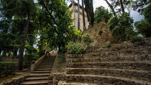 Rocca di Cetona - a Medieval Castle Jardin