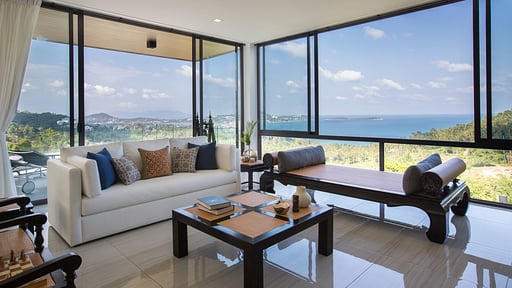 Roong Arun at Verano Residence Living room