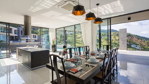 Roong Arun at Verano Residence Dining area