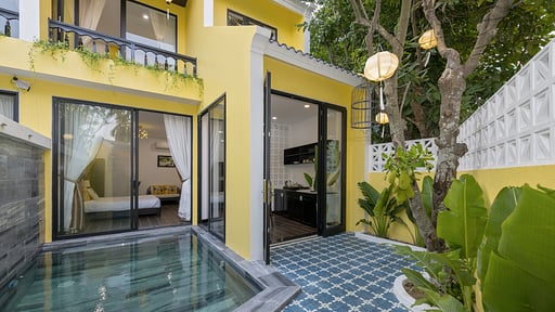 Rosie Villa Swimming pool 1