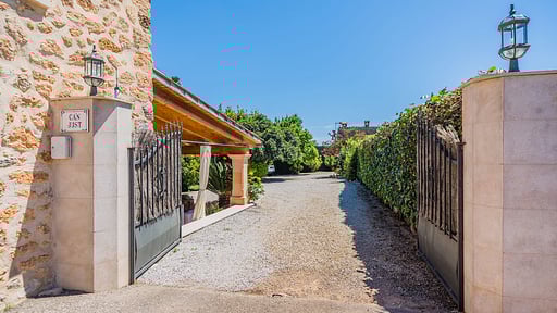 Caseta De Lloseta Surroundings