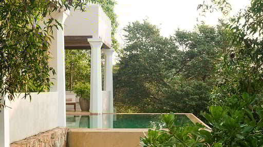 Saffron House Бассейн