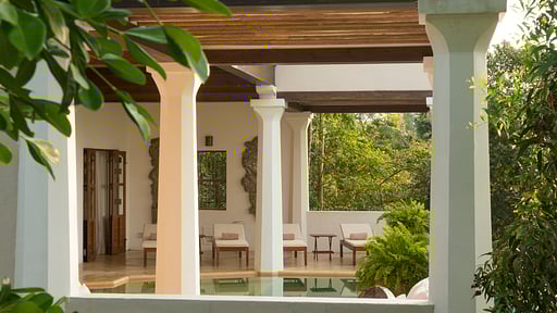 Saffron House Бассейн