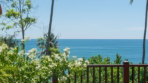 Saffron House Обеденная зона