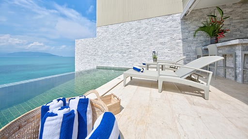 Samrong Beach Villa Swimming pool