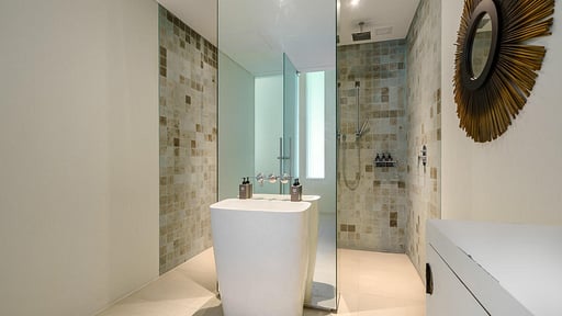 Villa Yee Sip Et Others